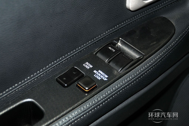 2010款 2.4L-3代 尊領(lǐng)豪華型長(zhǎng)軸11座4RB2