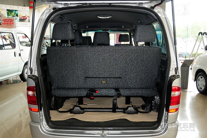 2010款 2.4L-3代 尊領(lǐng)豪華型長軸11座4RB2