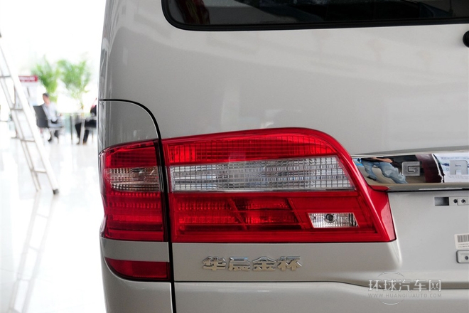 2010款 2.4L-3代 尊領(lǐng)豪華型長軸11座4RB2