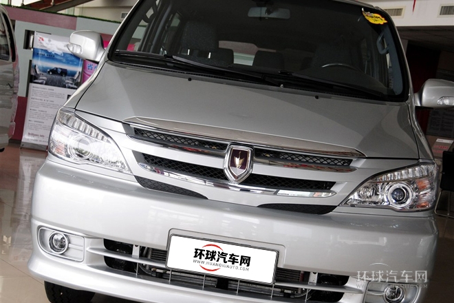 2010款 2.4L-3代 尊領(lǐng)豪華型長軸11座4RB2
