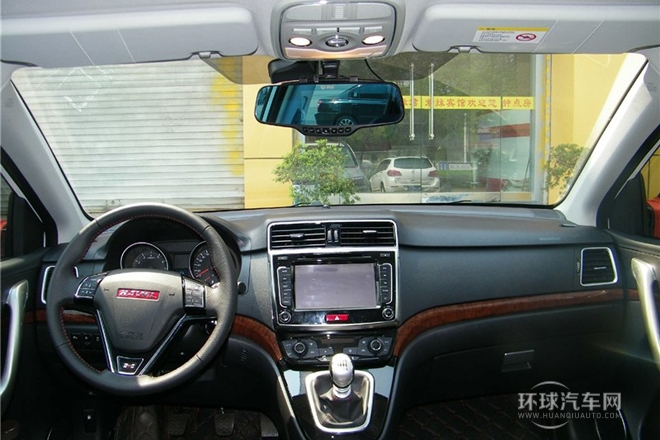 2013款運動版 1.5T  手動兩驅(qū)精英型