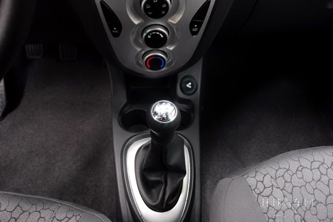 2010款 1.0L 標(biāo)準(zhǔn)型