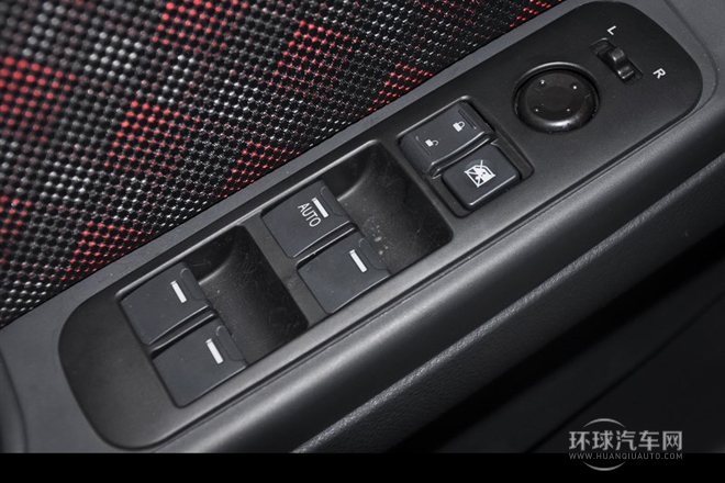 2014款 兩廂 1.5L 自動(dòng)理想型