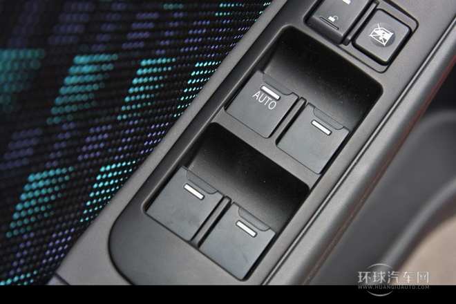 2014款 兩廂 1.5L 自動(dòng)暢想型