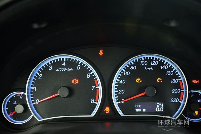2013款 兩廂 1.6L 手動(dòng)旗艦版
