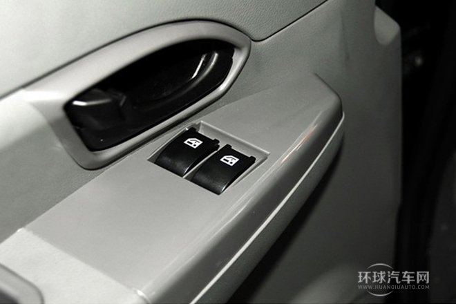2013款 改款 1.5L 手動標(biāo)準(zhǔn)型7座 國V
