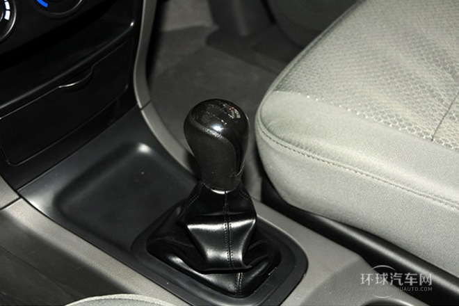 2013款 改款 1.5L 手動(dòng)標(biāo)準(zhǔn)型7座 國(guó)V