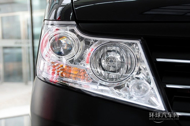 2013款 改款 1.5L 手動標(biāo)準(zhǔn)型7座 國V