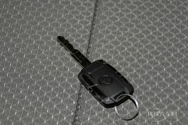 2013款 改款 1.6L 手動(dòng)商用型5座 國(guó)V