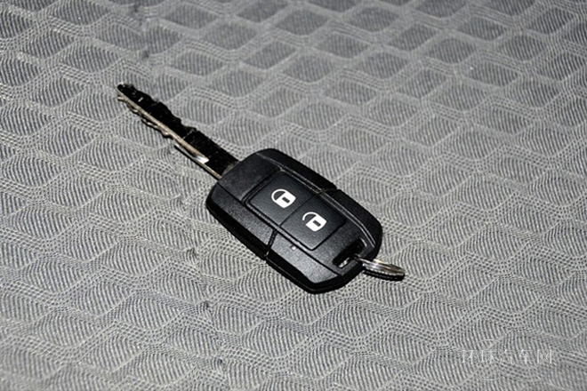 2013款 改款 1.6L 手動(dòng)豪華型7座 國V