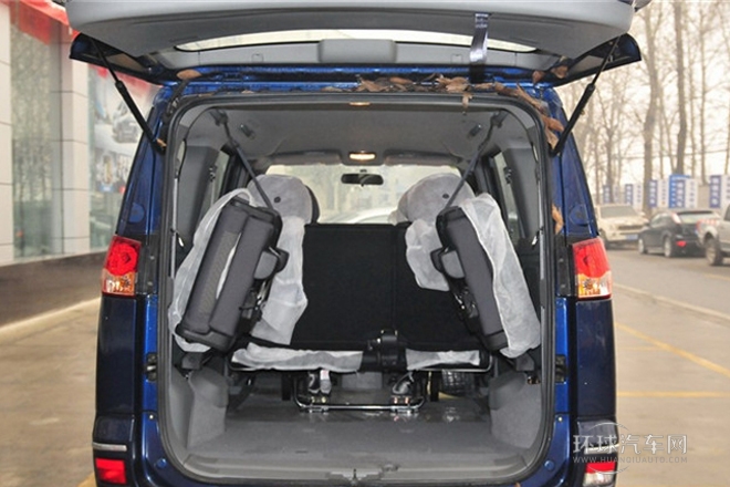 2011款 1.6L 手動(dòng)舒適型7座