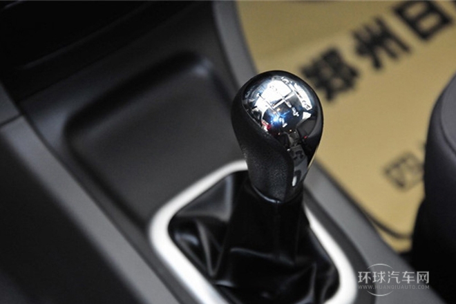 2011款 1.6L 手動(dòng)舒適型7座