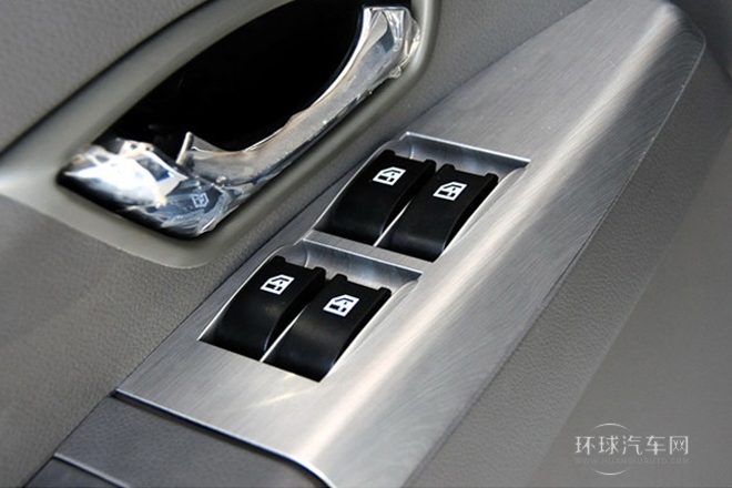 2011款 2.0L 手動(dòng)舒適型7座