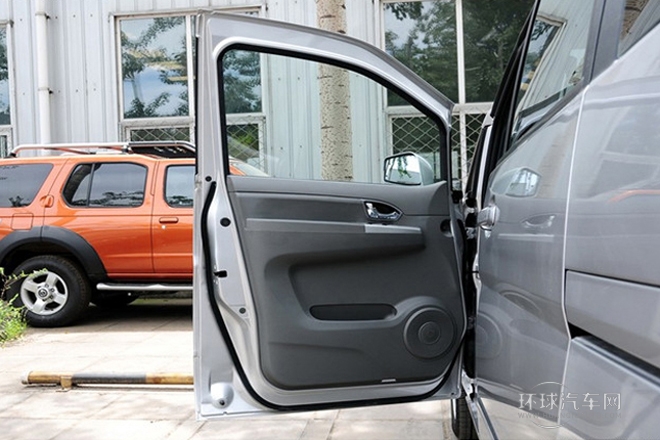 2011款 2.0L 手動豪華型7座
