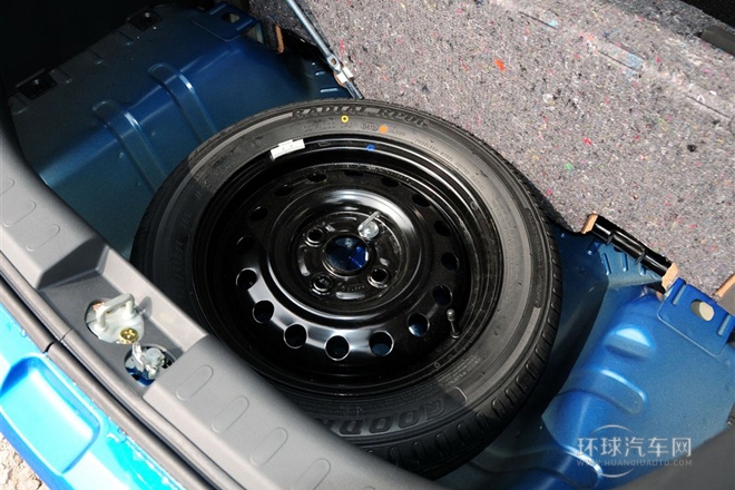 2013款 1.0L 手動(dòng)舒適型