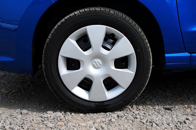 2013款 1.0L 手動(dòng)舒適型