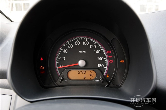 2013款 1.0L 手動(dòng)舒適型