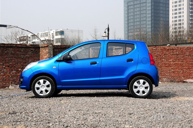 2013款 1.0L 手動(dòng)舒適型