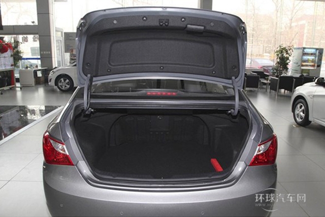 2013款 2.0L 自動領(lǐng)先版