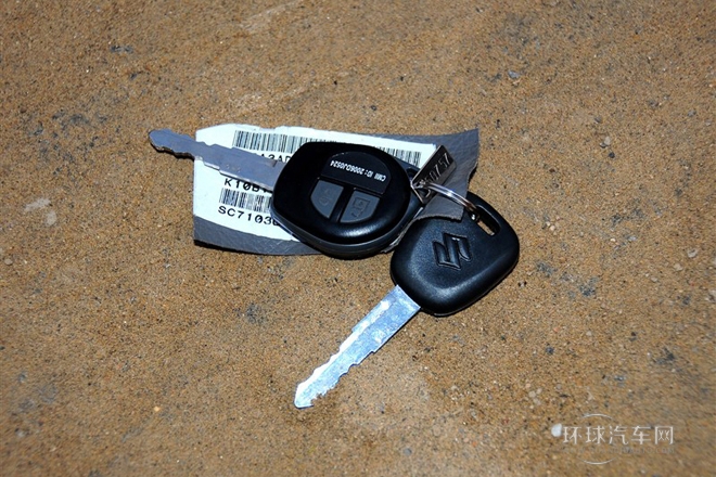 2013款 1.0L 自動(dòng)豪華型