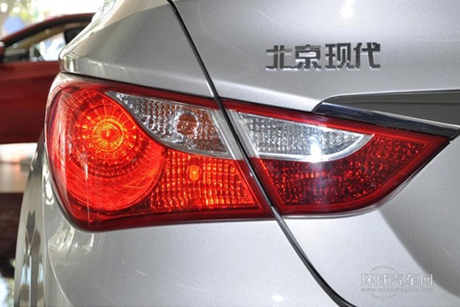 2013款 2.0L 自動尊貴版
