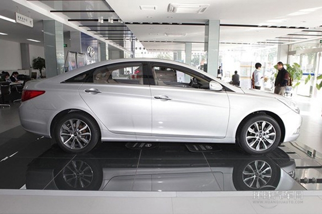2013款 2.4L 自動領(lǐng)先版 國IV