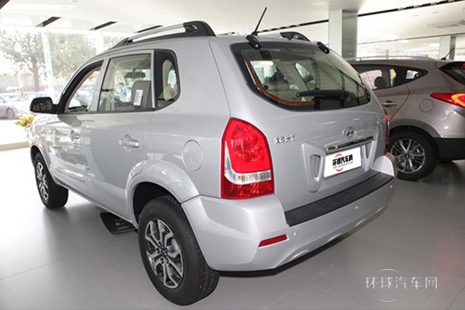 2013款 2.0L 手動四驅(qū)尊貴型