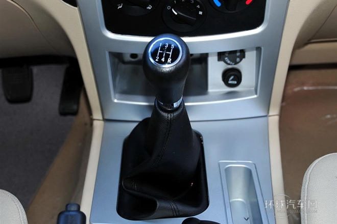 2011款 2.4L 兩驅(qū)運動豪華版