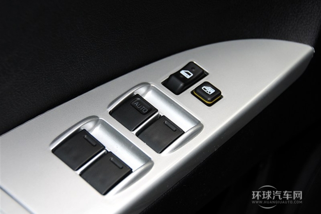 2011款 2.0L 兩驅都市豪華版