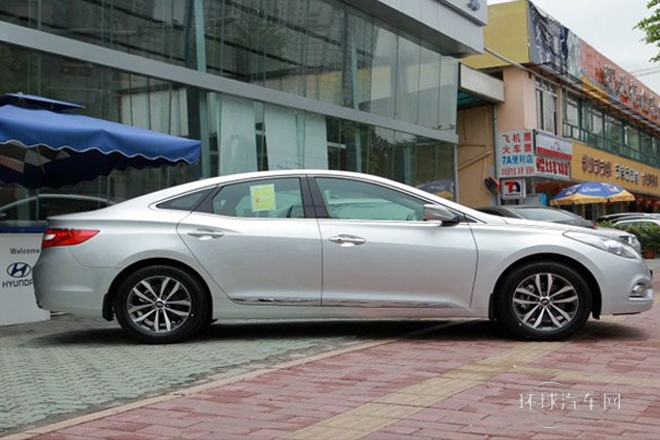 2011款 2.4L 旗艦型