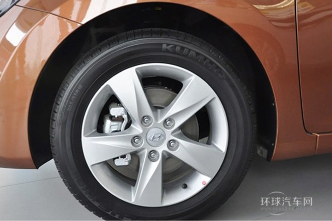 2013款 1.6L 自動領(lǐng)先型