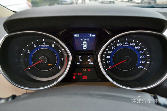 2012款 1.6L 手動(dòng)領(lǐng)先型