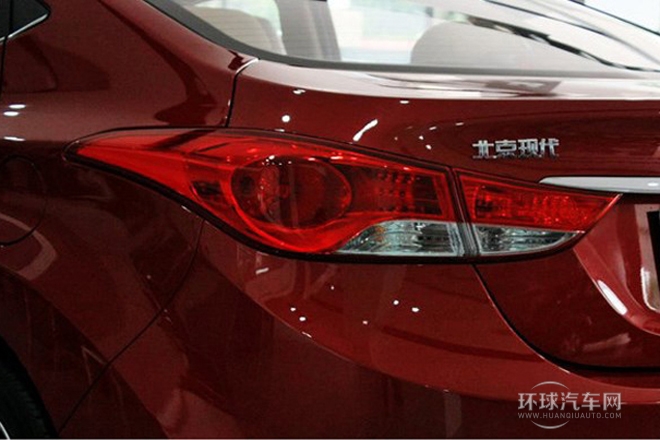 2012款 1.8L 自動(dòng)尊貴型