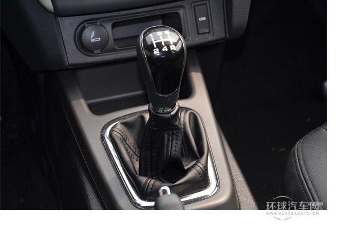 2014款 1.5L 手動(dòng)旗艦型