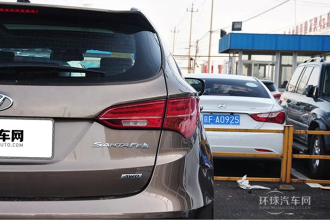2013款 改款 2.4L 自動四驅(qū)尊貴型