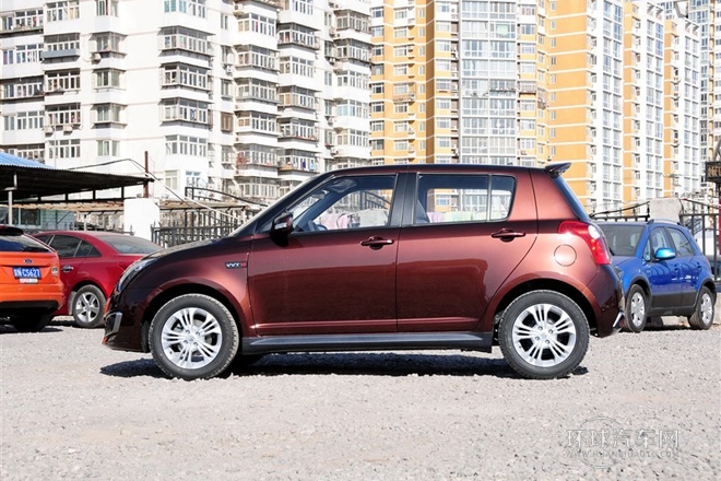 2013款 1.5L 手動標(biāo)準(zhǔn)版