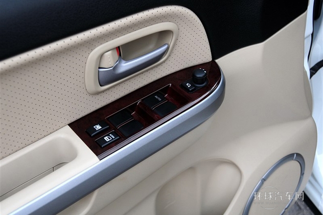 2012款 2.4L AT豪華導航5門版