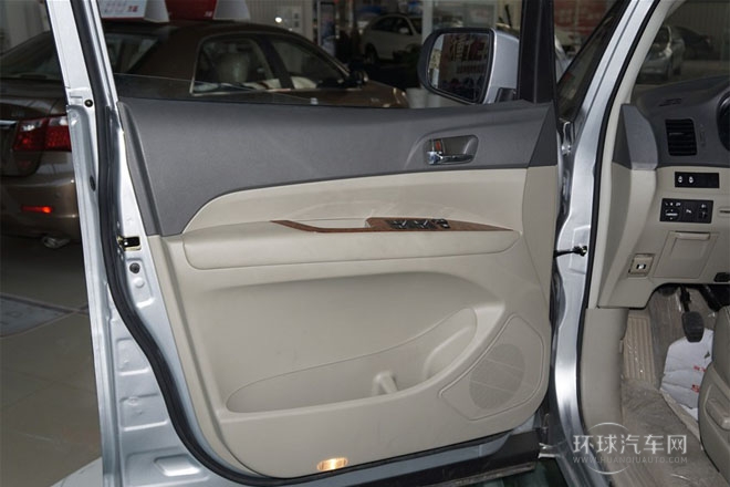 2013款 1.5L 自動尊貴型