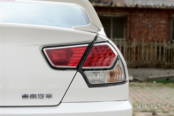 2014款 1.5L 手動風(fēng)采超值版