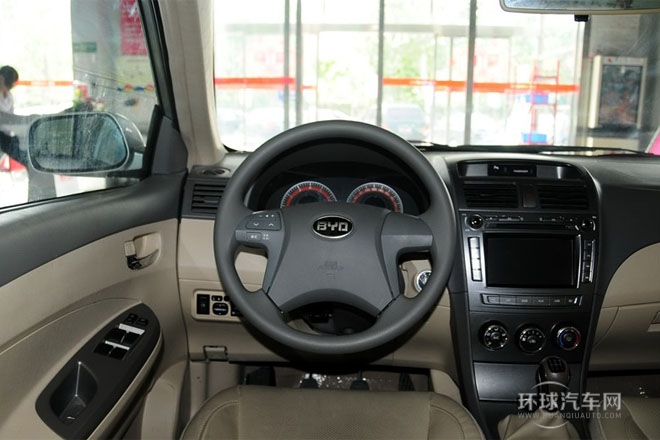2012款 1.5L 手動(dòng)尊貴型