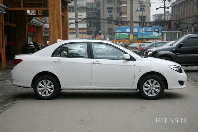 2012款 1.8L 自動(dòng)尊貴型