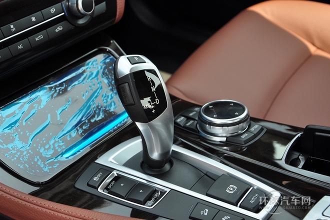 2014款 528Li xDrive風(fēng)尚設(shè)計(jì)套裝