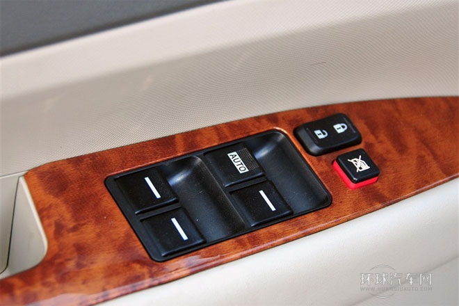 2013款 2.0L 手動(dòng)舒適型