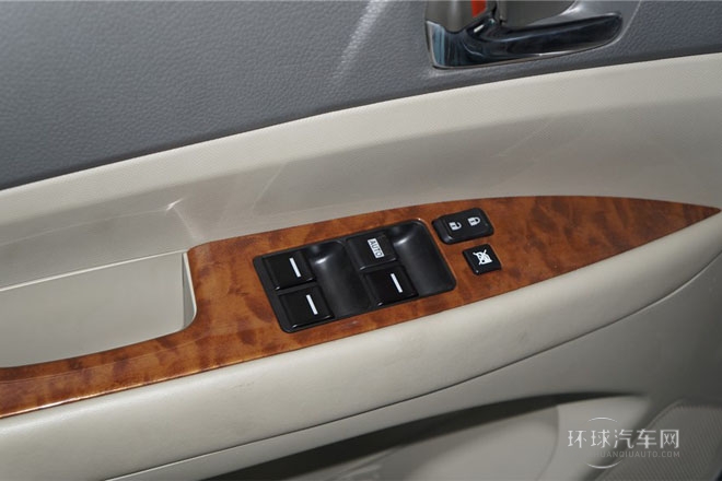 2013款 2.4L 手動(dòng)舒適型