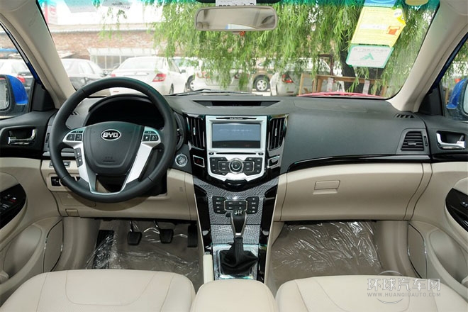 2012款 1.5L 手動(dòng)豪華型