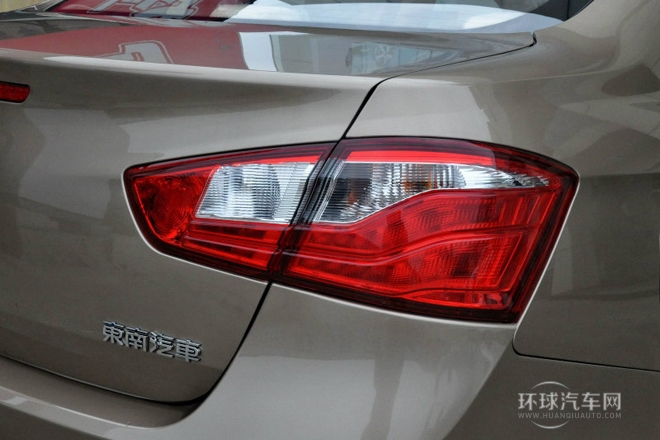 2013款 1.5L 手動(dòng)舒適型CNG