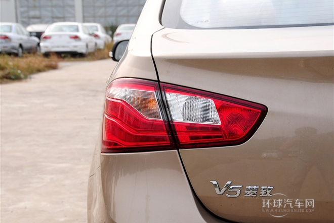 2013款 1.5L 手動(dòng)標(biāo)準(zhǔn)型CNG