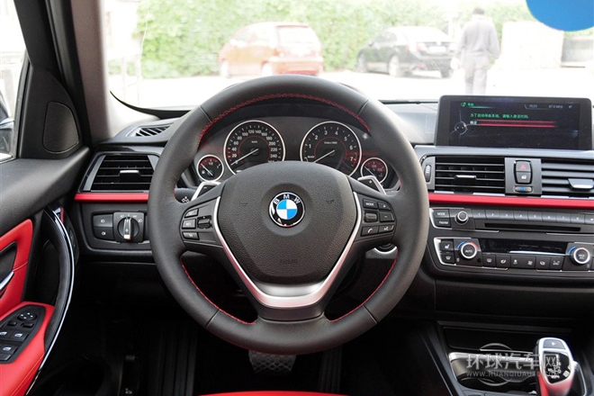 2014款 328i 運動設(shè)計套裝