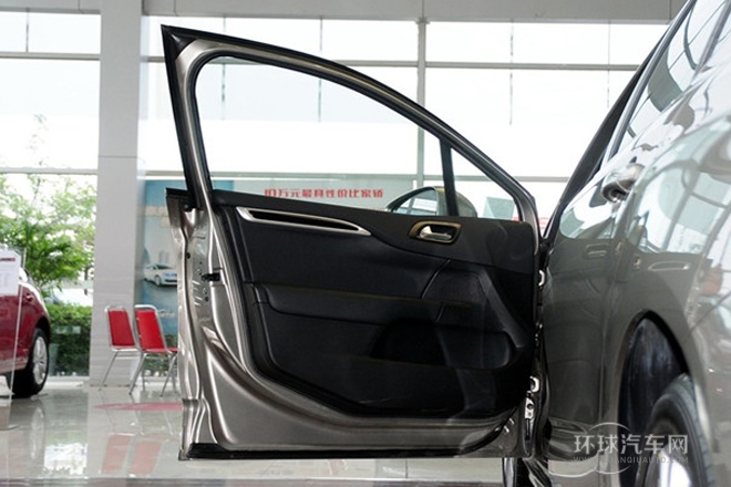 2014款 1.8L 手動(dòng)智驅(qū)版勁享型