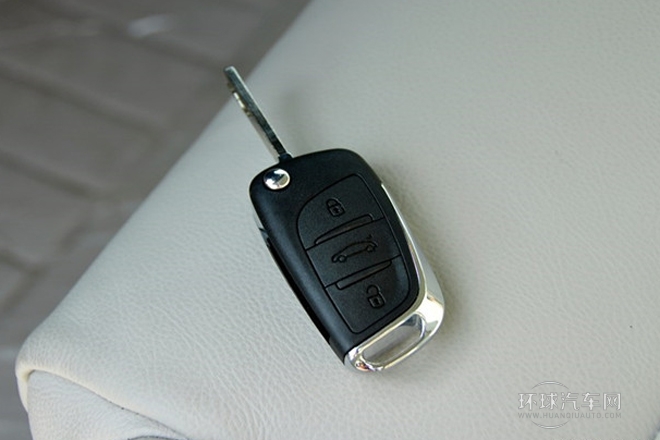 2013款 2.0L 自動尊享型